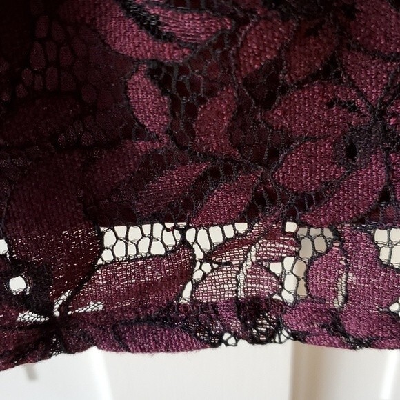 HOLLISTER BURGUNDY LACE OFF-SHOULDER PEASANT TOP SIZE SMALL FALL ROMANTIC - Picture 5 of 7